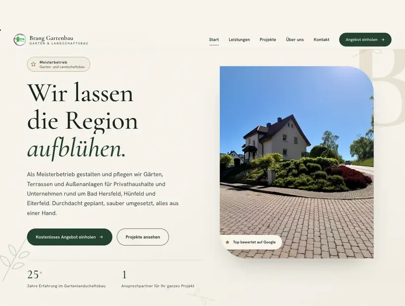 Website von Gartenbau Brang mit blühendem Garten im Hero und Projektgalerie