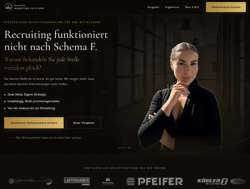 Website von Elevate Marketing Solutions: dunkler Hero mit Recruiting-Botschaft