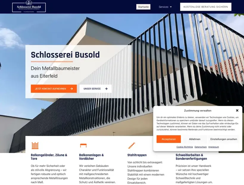 Website der Schlosserei Busold mit moderner Metallfassade im Hero