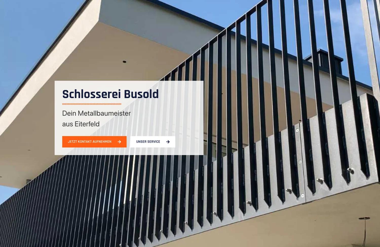 Website der Schlosserei Busold mit moderner Metallfassade im Hero